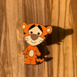 Tigger bobble head pin